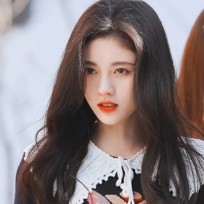 踮起脚尖靠近你
